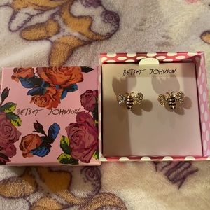 Betsey Johnson - NWT - bee earrings